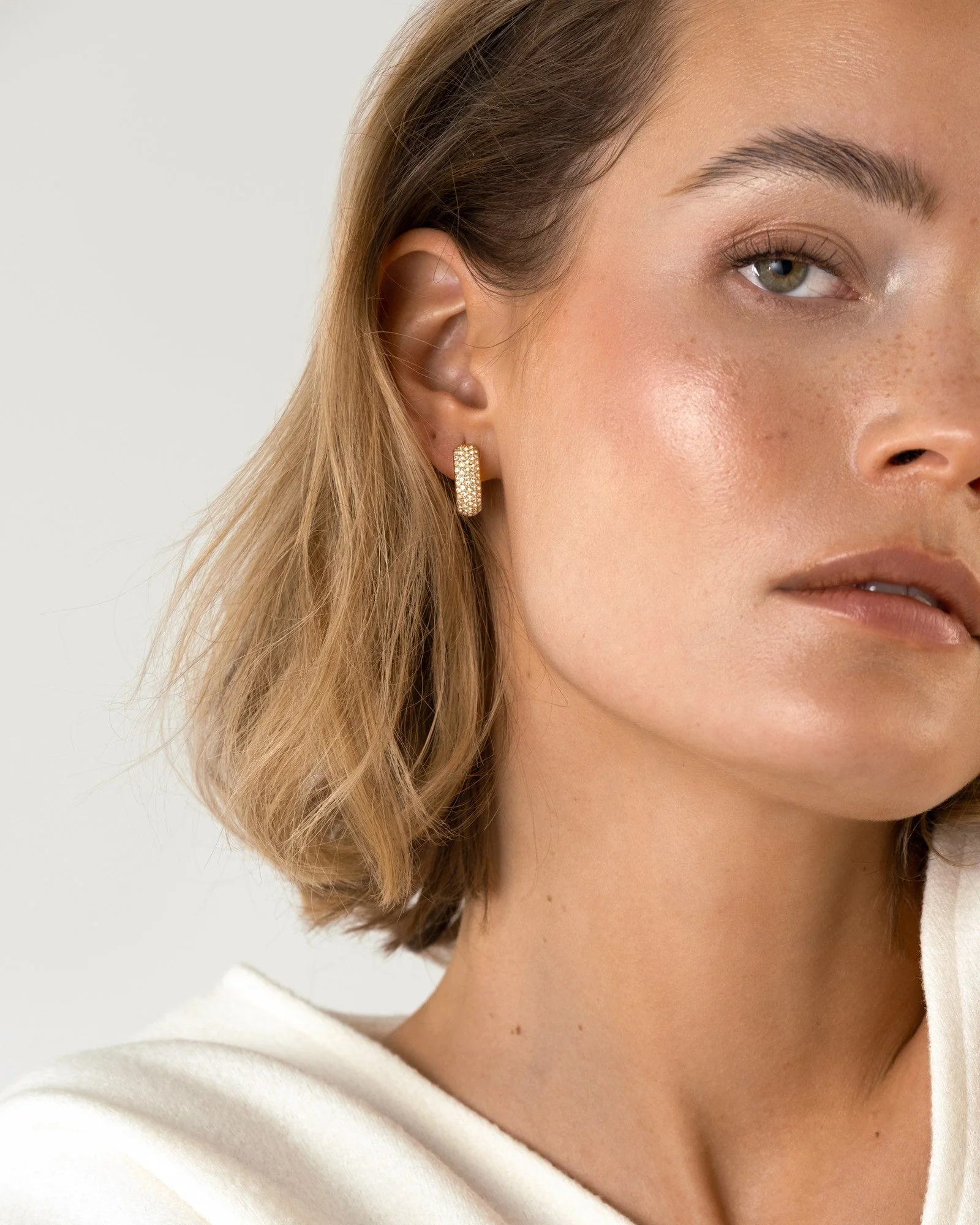 Amour Hoops Medium - Image 3