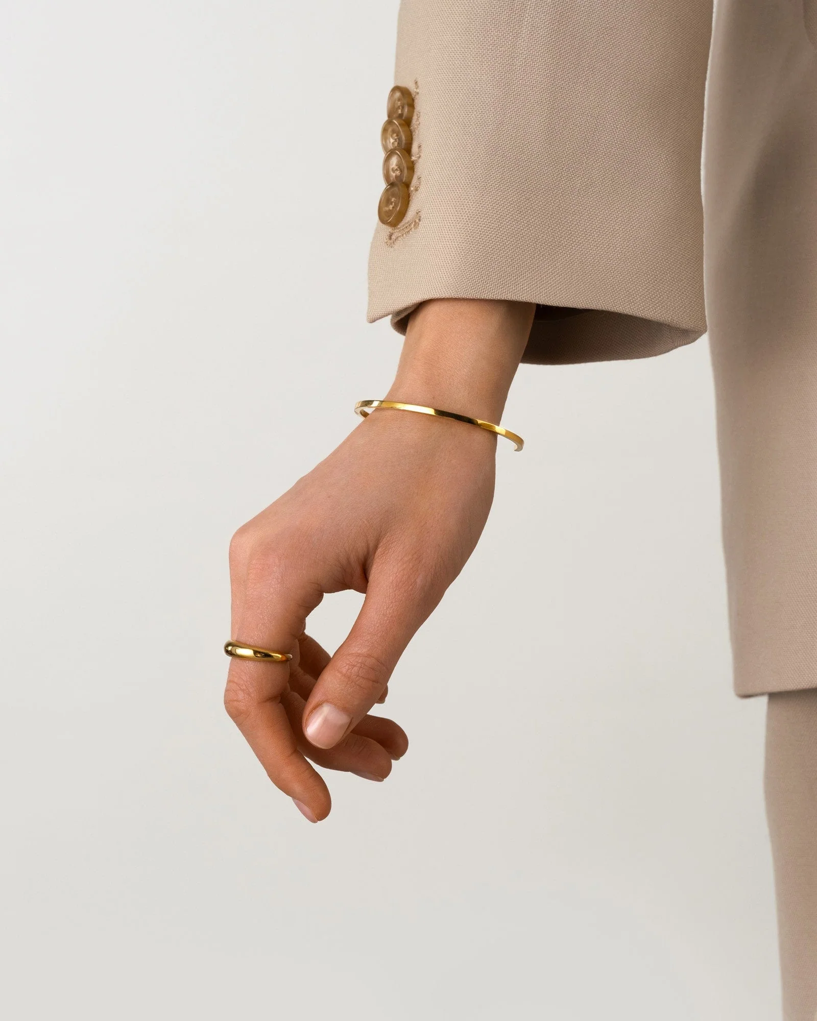 Sleek Bangle Medium - Image 3