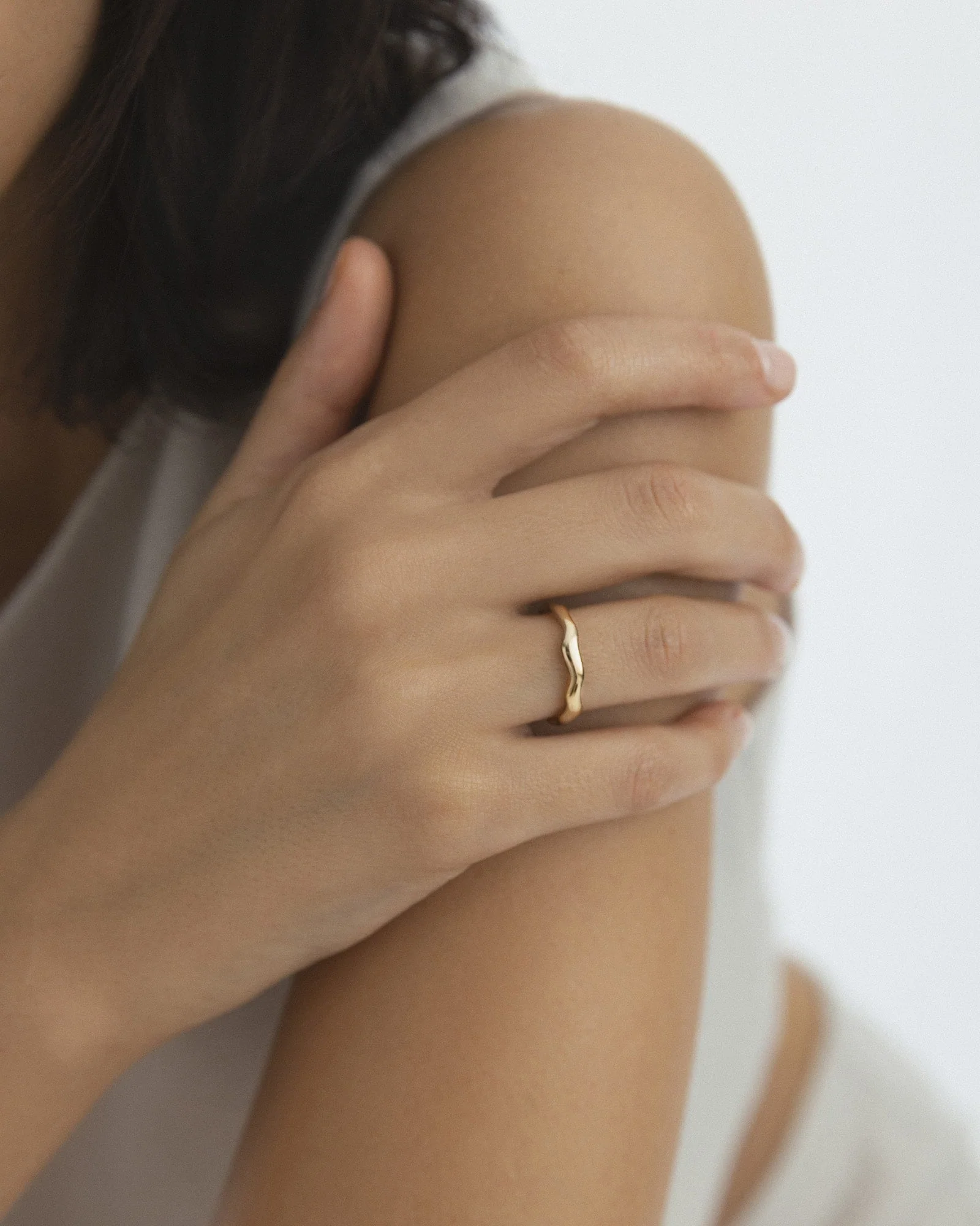 WAVY PETITE RING - Image 3